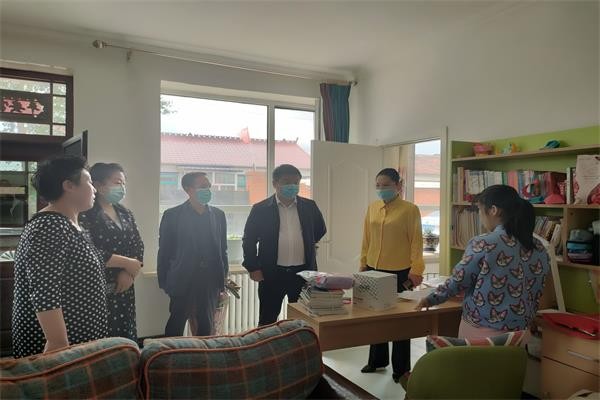 双阳区委副书记滕广涛“六一”国际儿童节 看望慰问贫困留守儿童